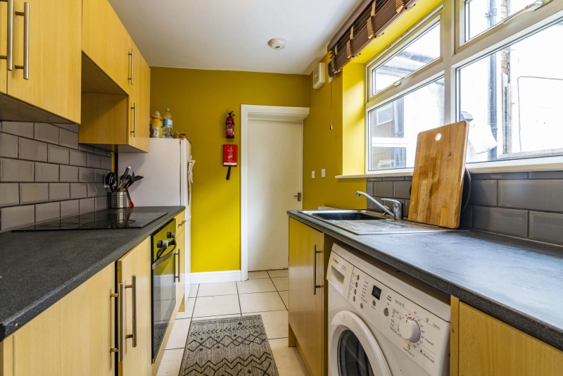 42 Kesteven Street - 4 bed - Thumbnail 7