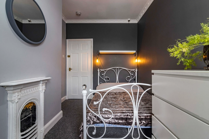 54 Kesteven Street - 4 Bed - BEDROOM 2 AVAILABLE NOW! - Thumbnail 6