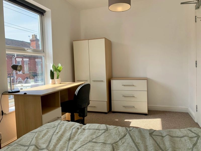Foster Street, LN5 7QE - 4 Bed - Thumbnail 8