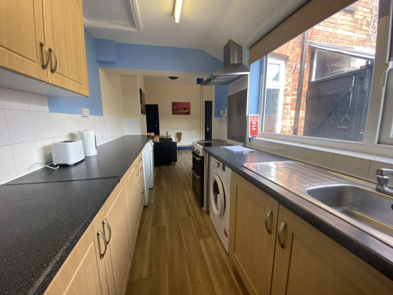 Student House: Sincil Bank - 3 Bed, 2 Bath - Thumbnail 6