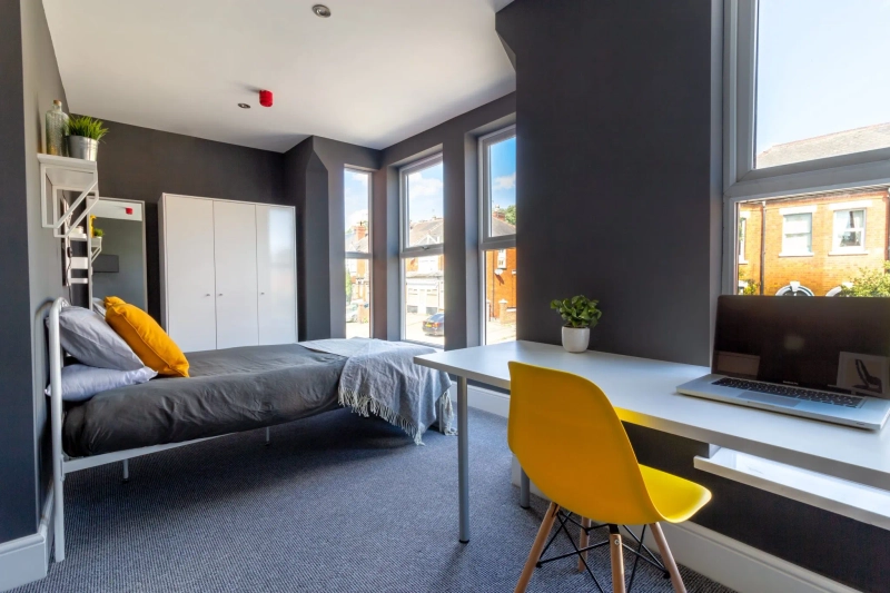 Modern 6-Bed Ensuite Student Property! - Thumbnail 9