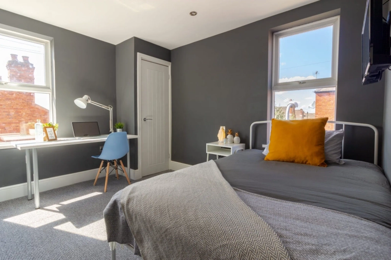 Modern 6-Bed Ensuite Student Property! - Thumbnail 5