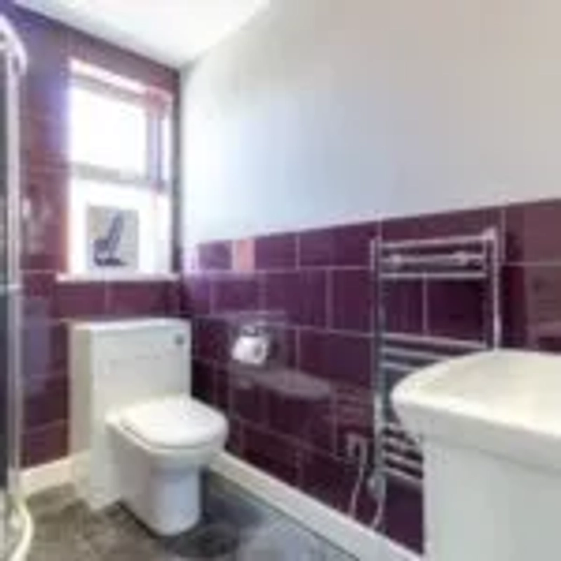Modern 6-Bed Ensuite Student Property -All Bills Included! - Thumbnail 11