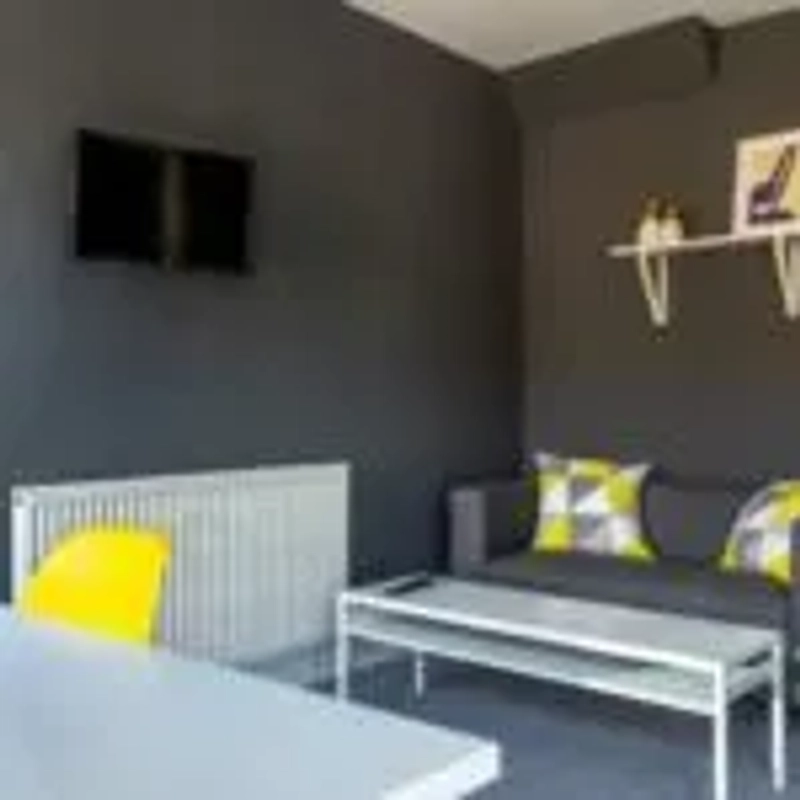 Modern 6-Bed Ensuite Student Property -All Bills Included! - Thumbnail 3