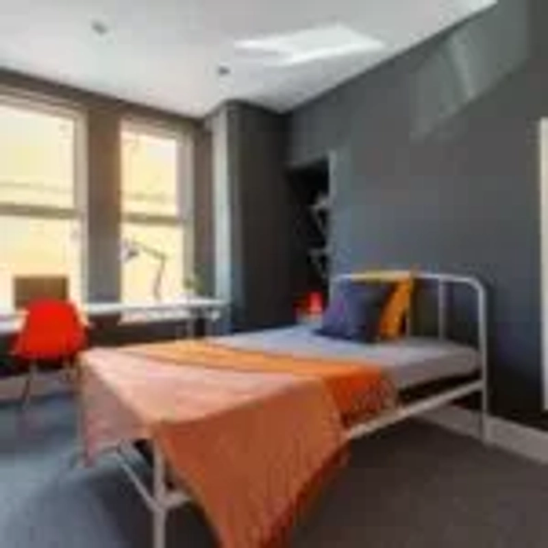 Modern 6-Bed Ensuite Student Property -All Bills Included! - Thumbnail 7