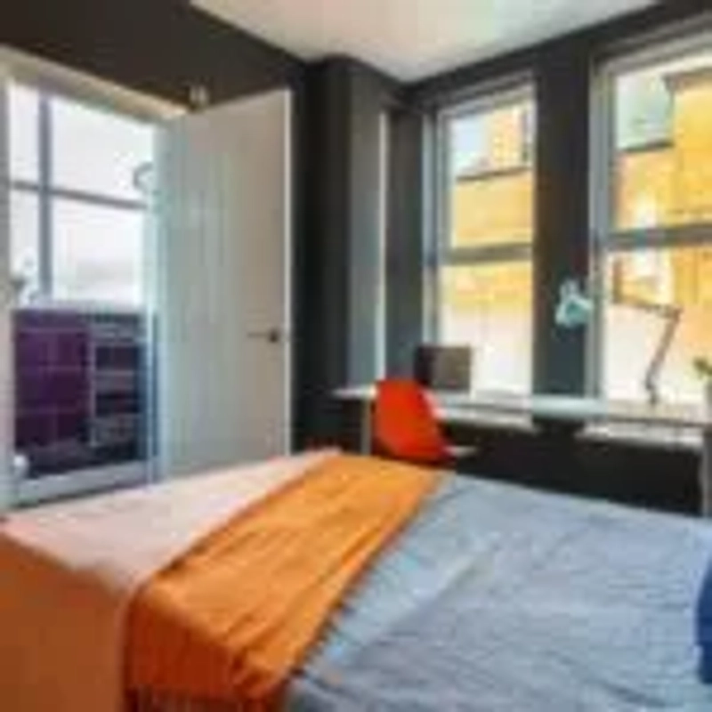 Modern 6-Bed Ensuite Student Property -All Bills Included! - Thumbnail 8