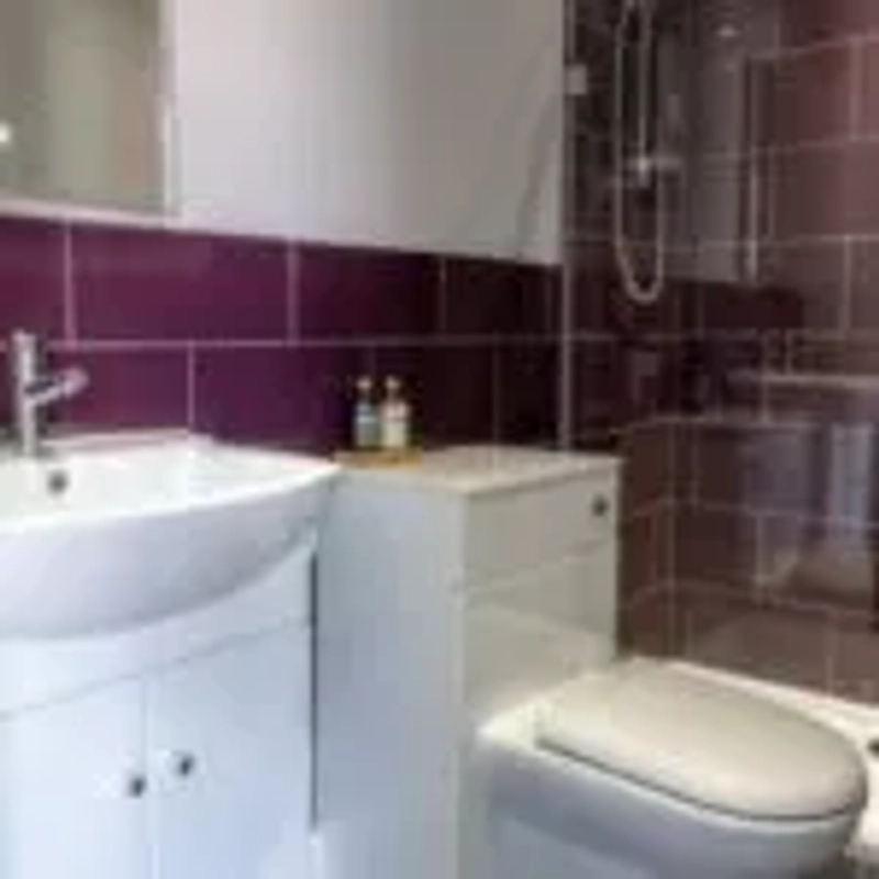 Modern 6-Bed Ensuite Student Property -All Bills Included! - Thumbnail 12