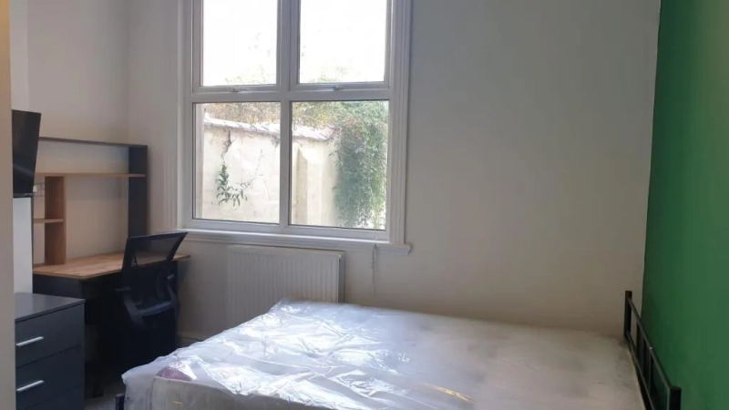 8 Albert Crescent–5-Bed5-Bath with All Bills Included - Thumbnail 18