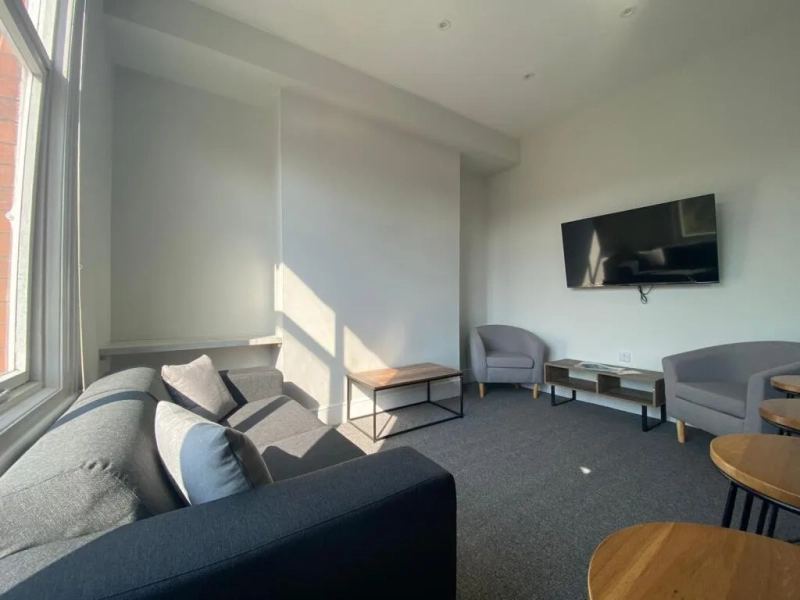 8 Albert Crescent–5-Bed5-Bath with All Bills Included - Thumbnail 17