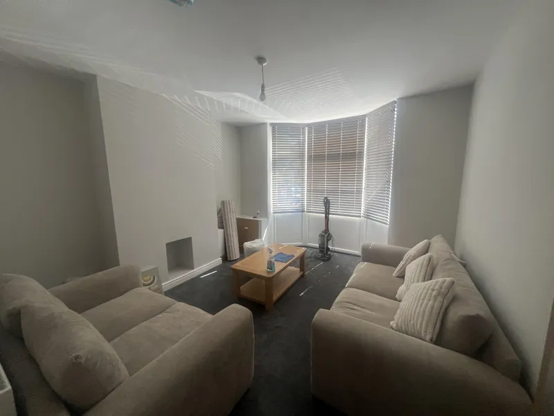 Modern, Newly furnished 2 Bedroom Apartment - 226a Ilkeston - Thumbnail 1