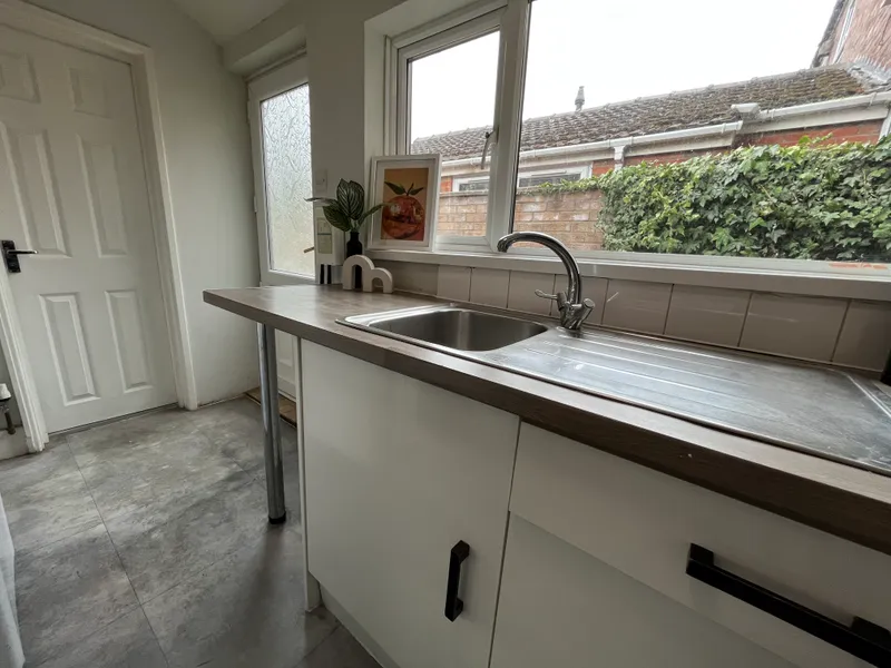 3-BED EN-SUITE STUDENT PROPERTY / AVAILABLE NOW - Thumbnail 28