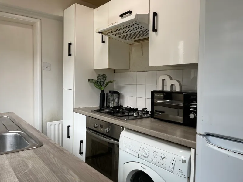 3-BED EN-SUITE STUDENT PROPERTY / AVAILABLE NOW - Thumbnail 26