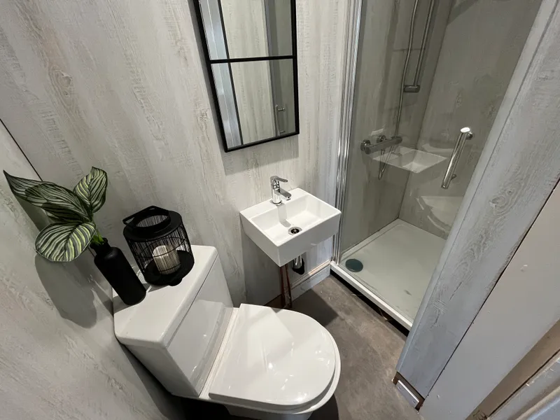 3-BED EN-SUITE STUDENT PROPERTY / AVAILABLE NOW - Thumbnail 9