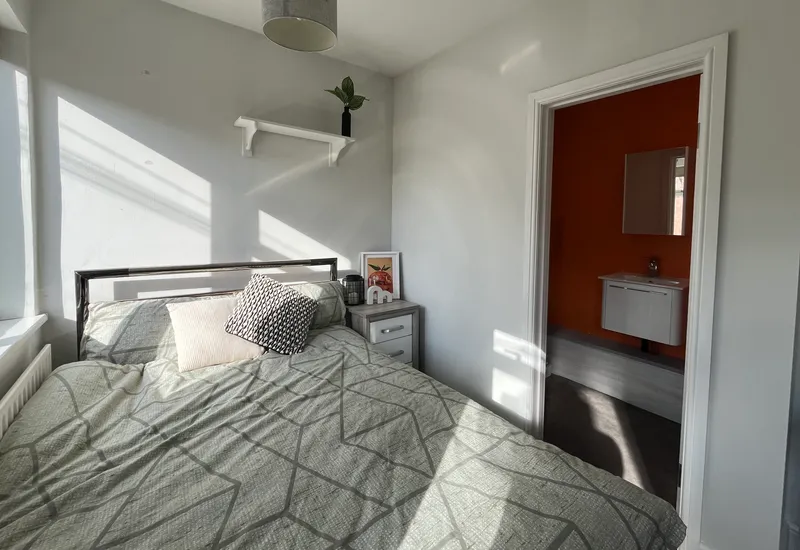 3-BED EN-SUITE STUDENT PROPERTY / AVAILABLE NOW - Thumbnail 21