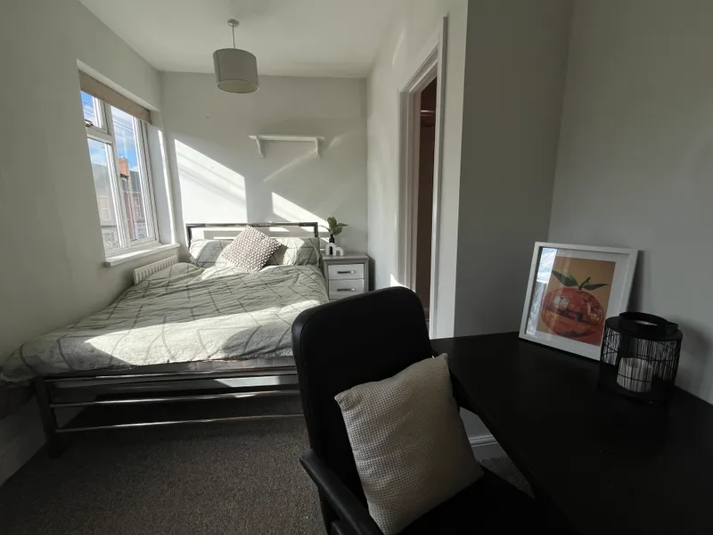 3-BED EN-SUITE STUDENT PROPERTY / AVAILABLE NOW - Thumbnail 23