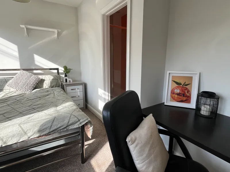 3-BED EN-SUITE STUDENT PROPERTY / AVAILABLE NOW - Thumbnail 25