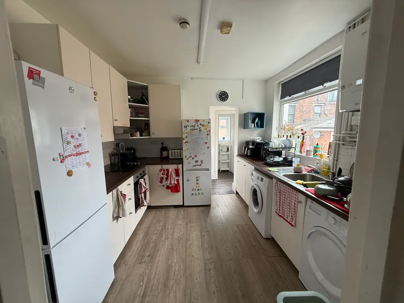 Derby Grove - 4 Bed / 2 Bath NG7 1PE - Thumbnail 1