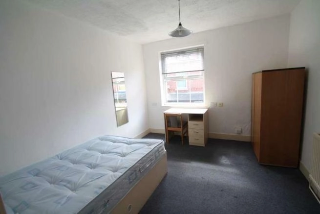 Frederick Grove: 6 Bedroom house NG7 1SG - Image 1