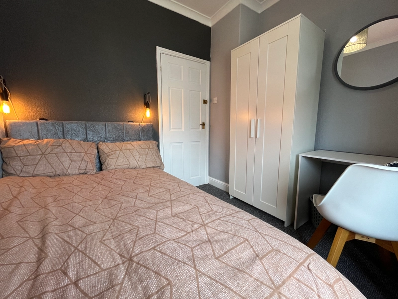 Kesteven Street - 4 Bed - Thumbnail 3