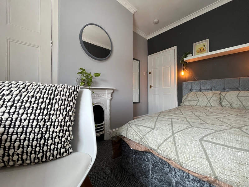 Kesteven Street - 4 Bed - Thumbnail 2
