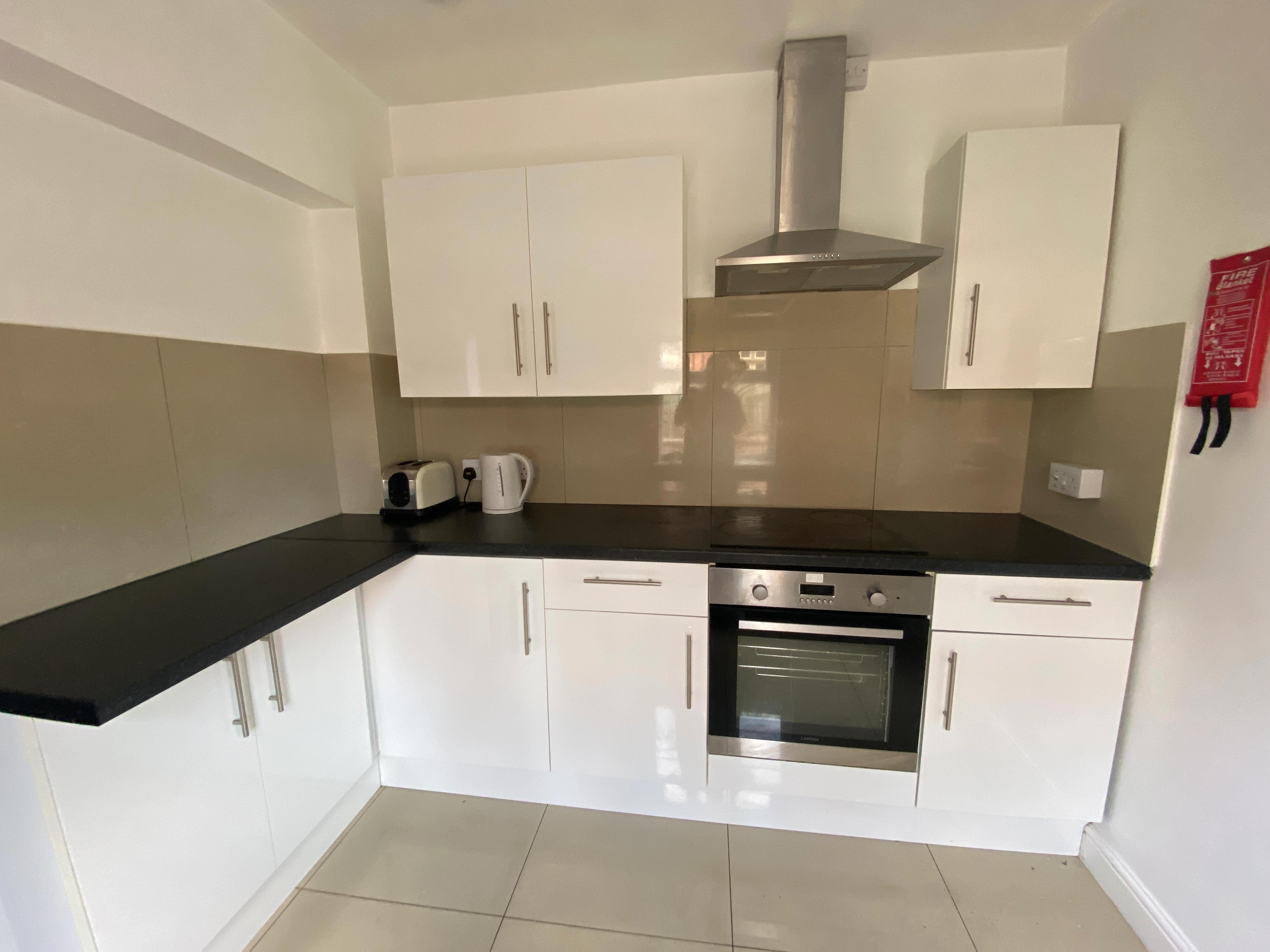 5 Bedroom Student House - Bills Included - Image 1