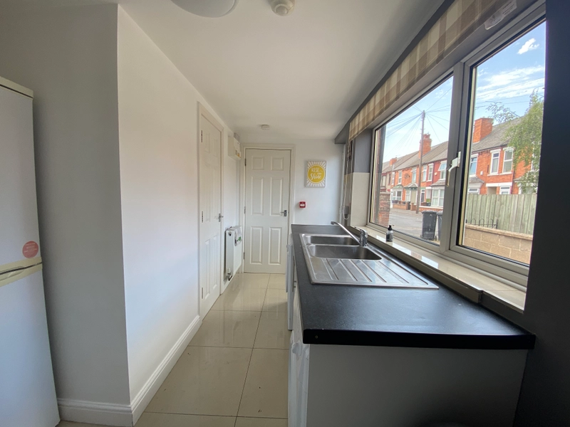 5 Bedroom Student House - Bills Included - Thumbnail 2