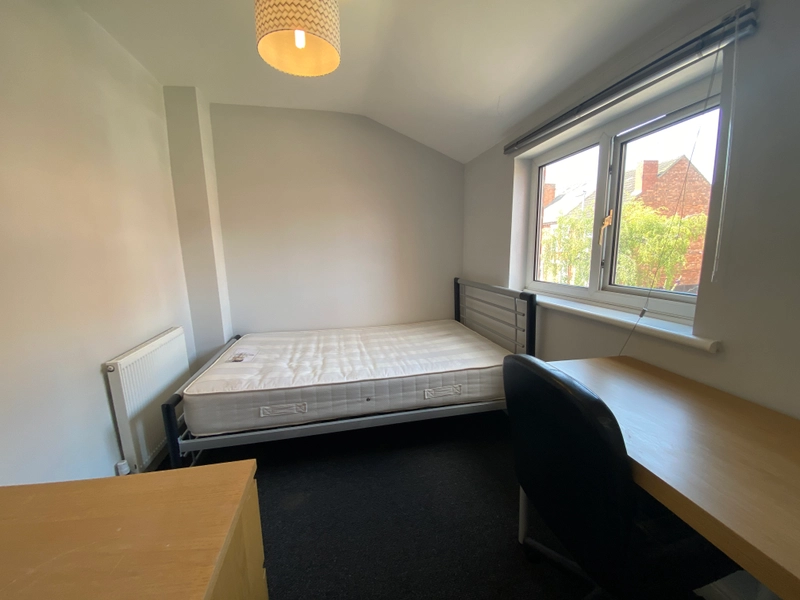 5 Bedroom Student House - Bills Included - Thumbnail 7