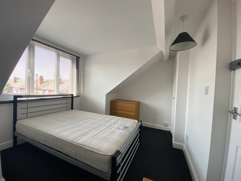5 Bedroom Student House - Bills Included - Thumbnail 9