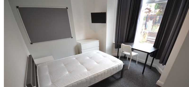 Cranmer Grove - 6 Rooms in modern property  NG3 4HE - Thumbnail 6