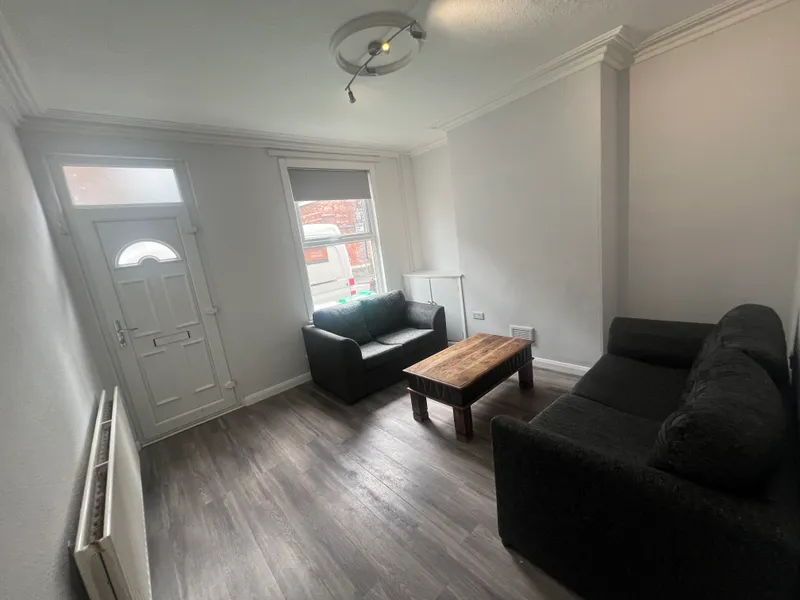 Palin Street: 4 Bed, 2 Bath student house NG7 5AD - Image 15