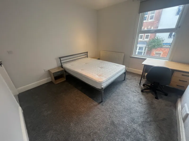 Palin Street: 4 Bed, 2 Bath student house NG7 5AD - Image 18