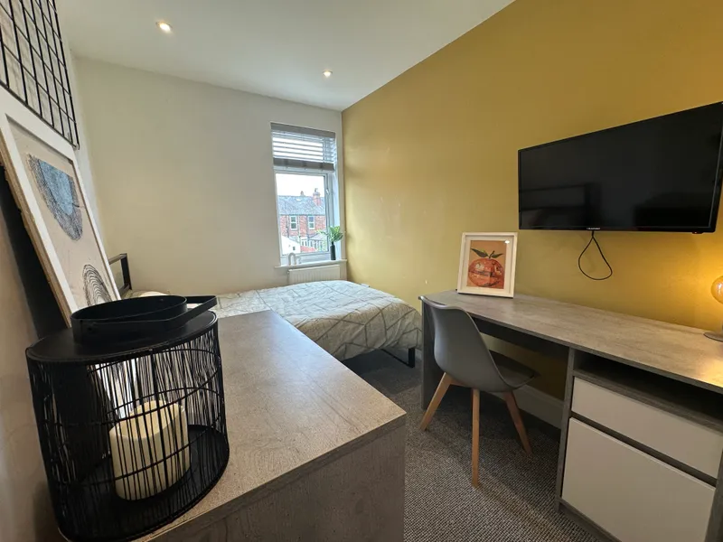 Spare Rooms - 4 Bed *PRICE REDUCTION!!!* -AVAILABLE NOW! - Thumbnail 8