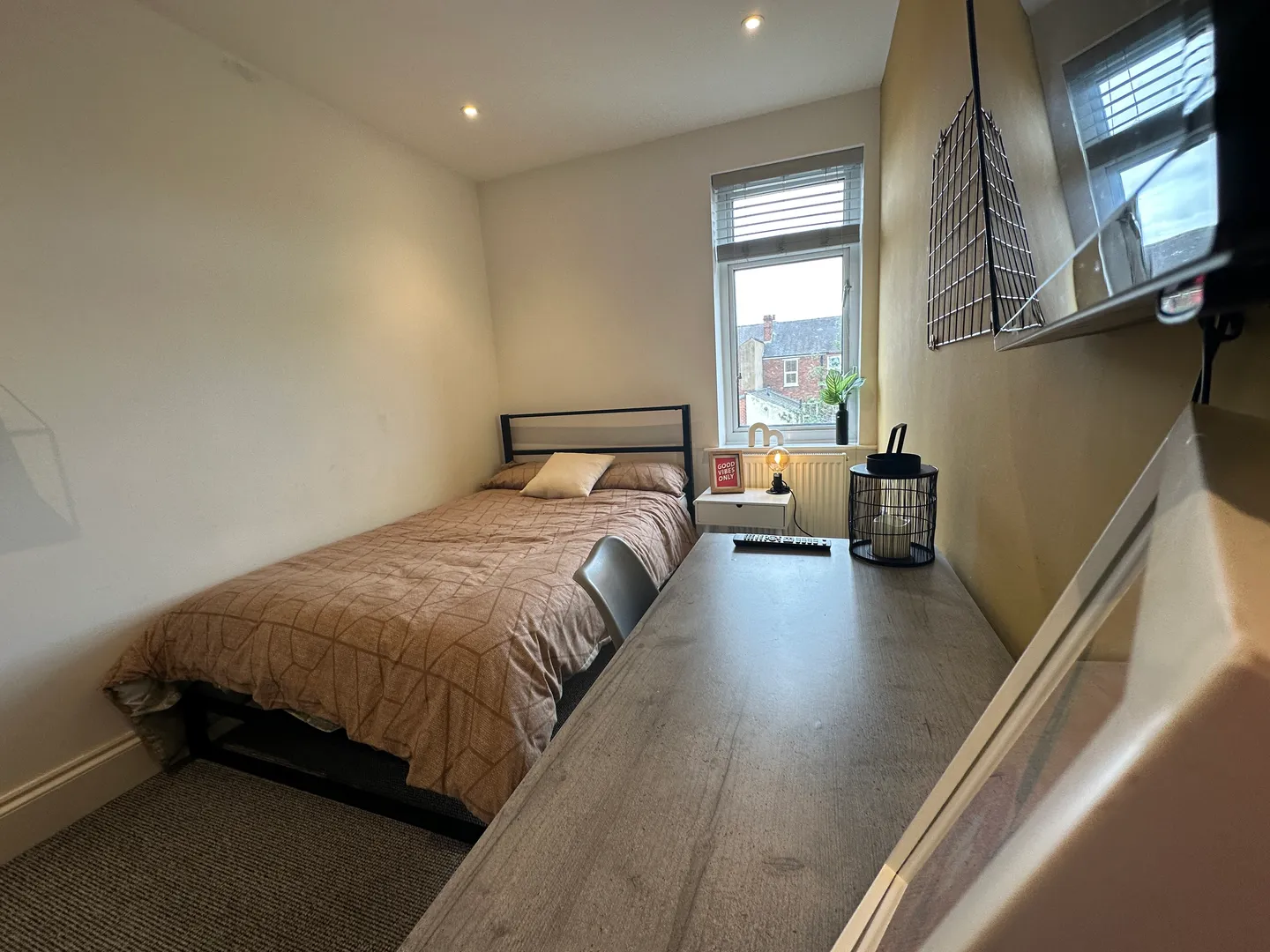 Spare Rooms - 4 Bed *PRICE REDUCTION!!!* -AVAILABLE NOW! - Image 14