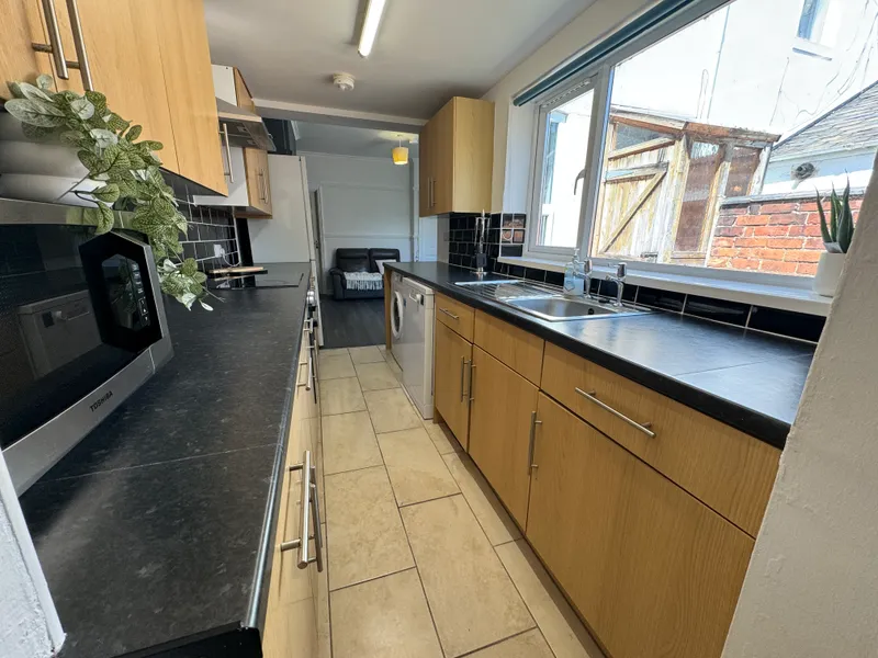 4 Bed // West End // Student House // Aug 2026 - Thumbnail 3