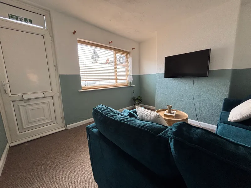 3 Bed // West End Student House // July 2026 - Thumbnail 4
