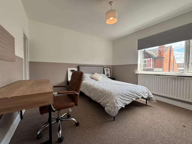 3 Bed // West End Student House // July 2026 - Thumbnail 2