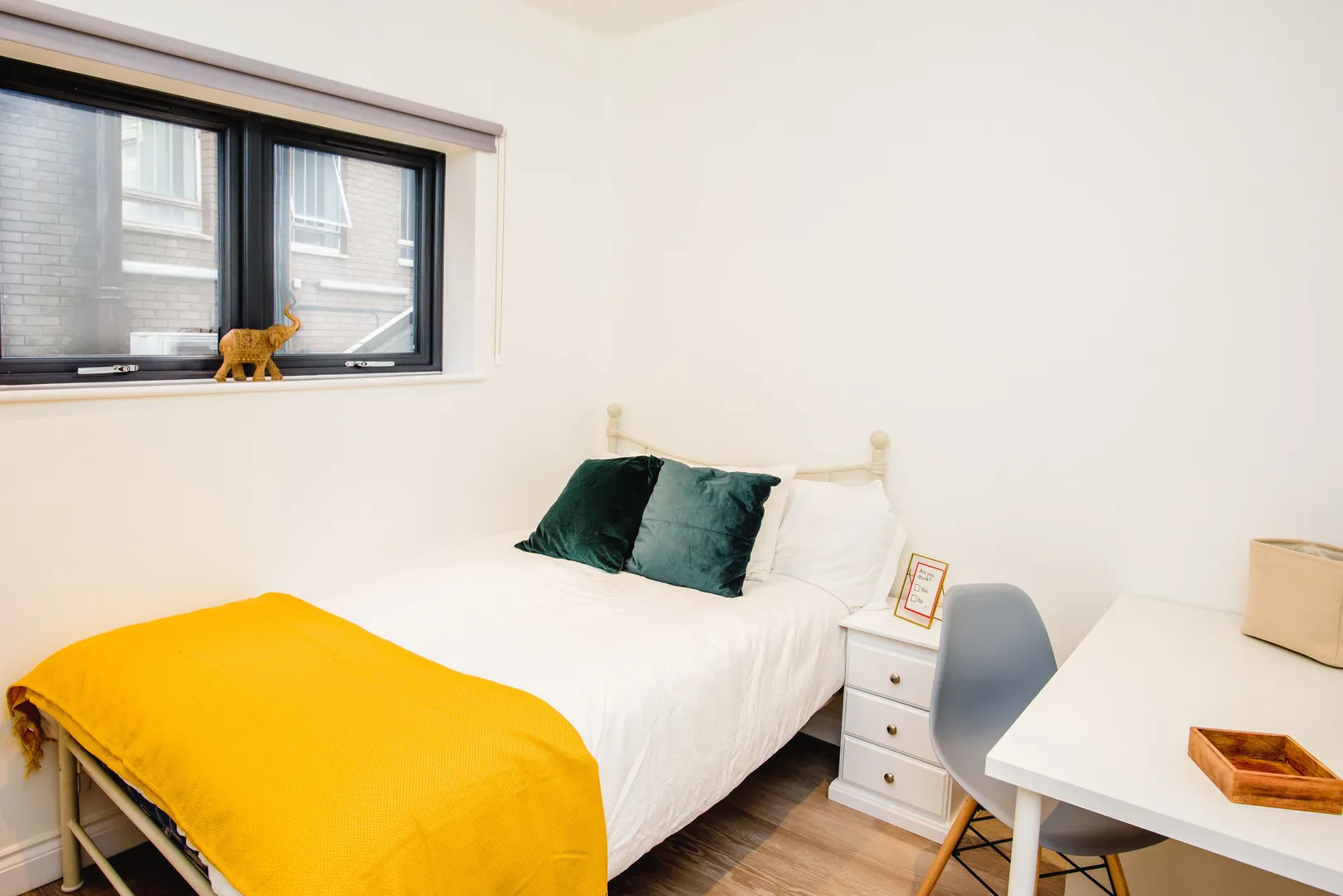 Flat B, 25 Lister Gate - Luxury 3 Bed City Centre Apartment - Image 7