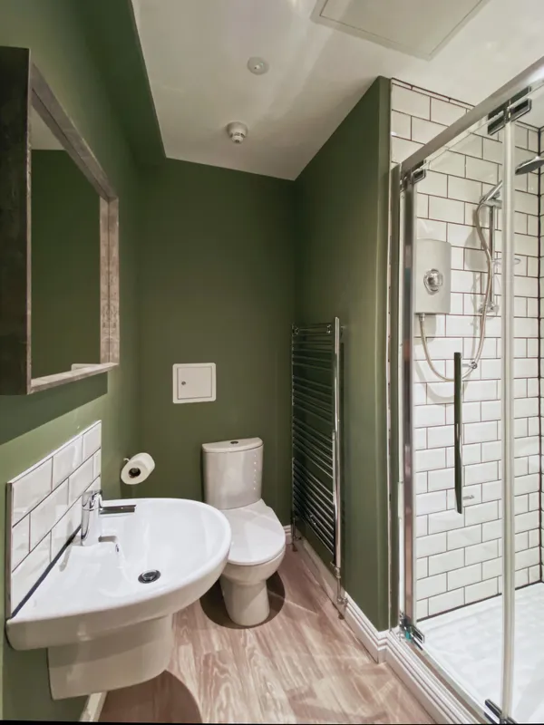 Flat B, 25 Lister Gate - Luxury 3 Bed City Centre Apartment - Thumbnail 4