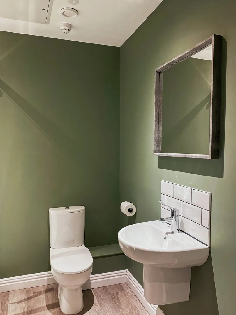 Flat B, 25 Lister Gate - Luxury 3 Bed City Centre Apartment - Image 6