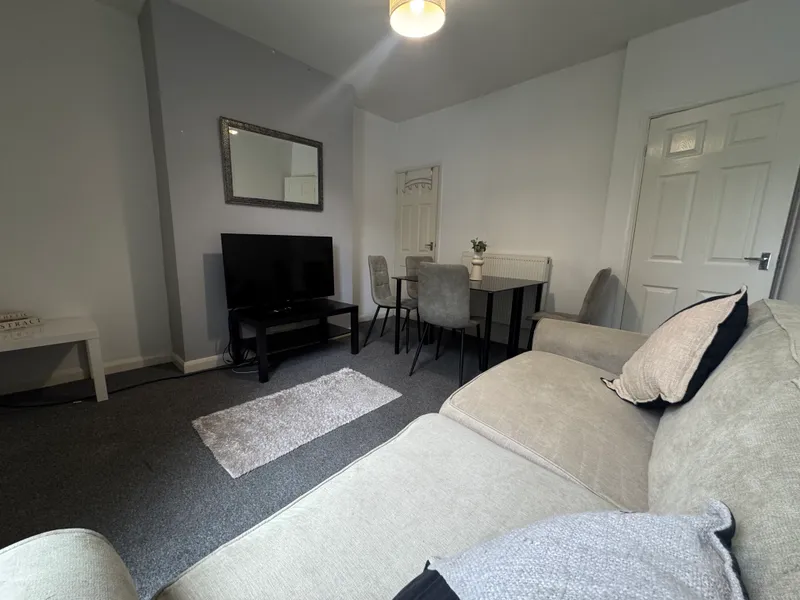 Spacious 3 Bed House // AUG 2026 - Thumbnail 16