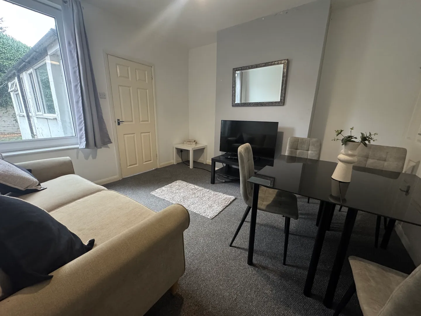 Spacious 3 Bed House // AUG 2026 - Image 13