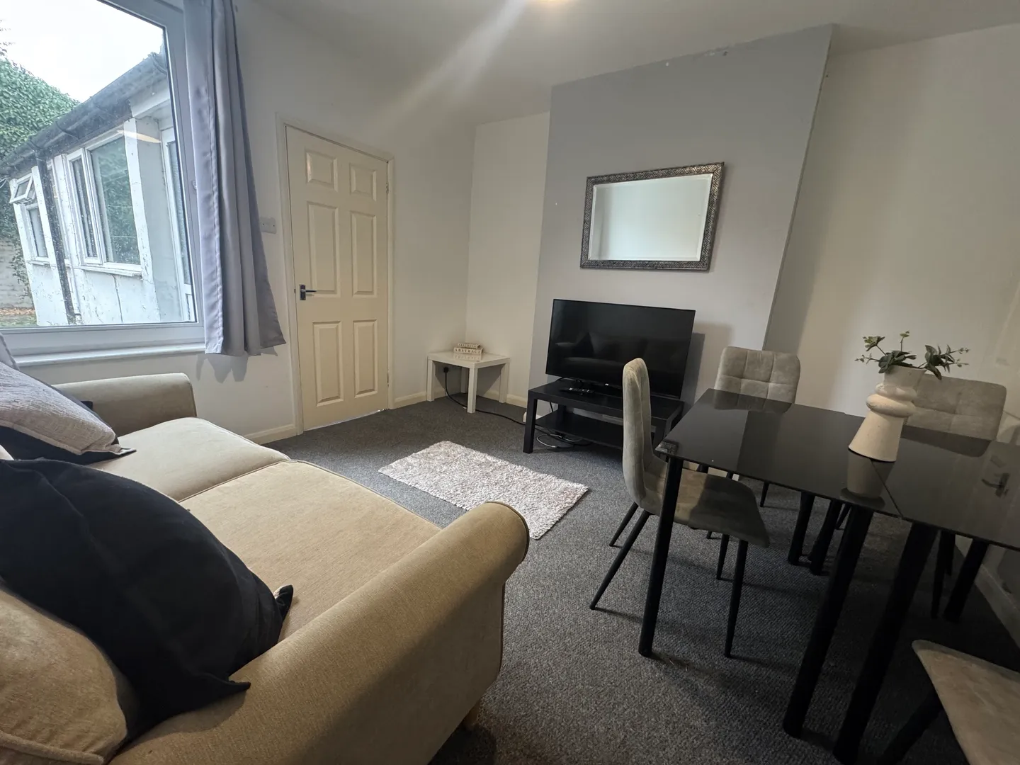 Spacious 3 Bed House // AUG 2026 - Image 11