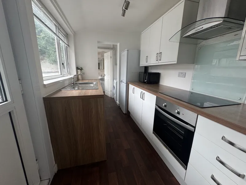 Spacious 3 Bed House // AUG 2026 - Thumbnail 1