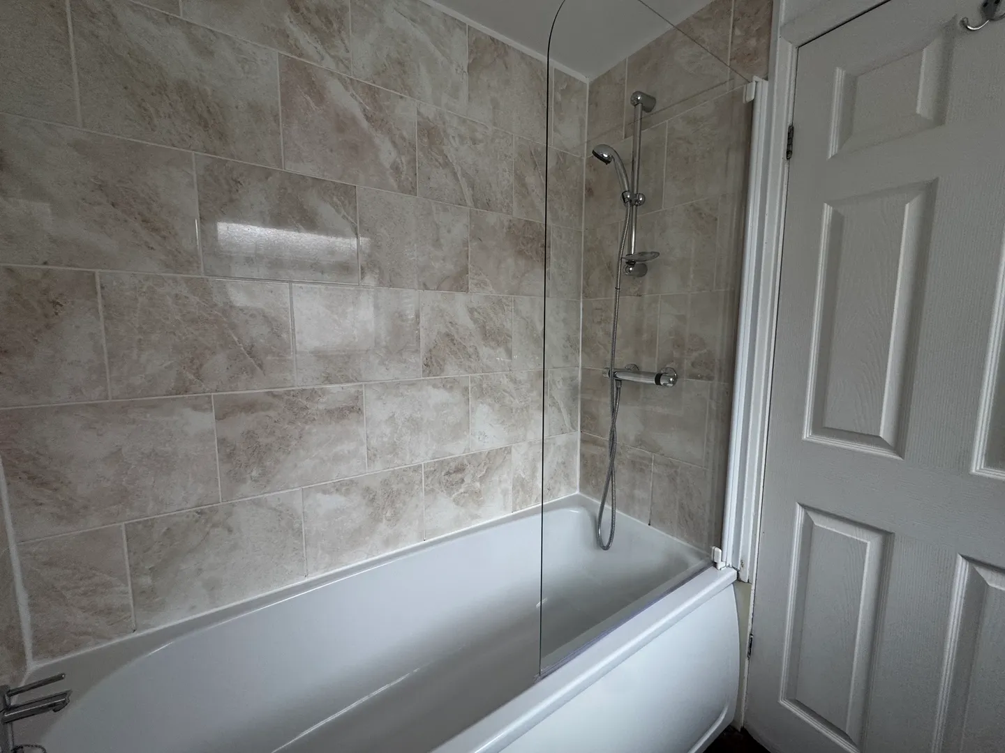 Spacious 3 Bed House // AUG 2026 - Image 6