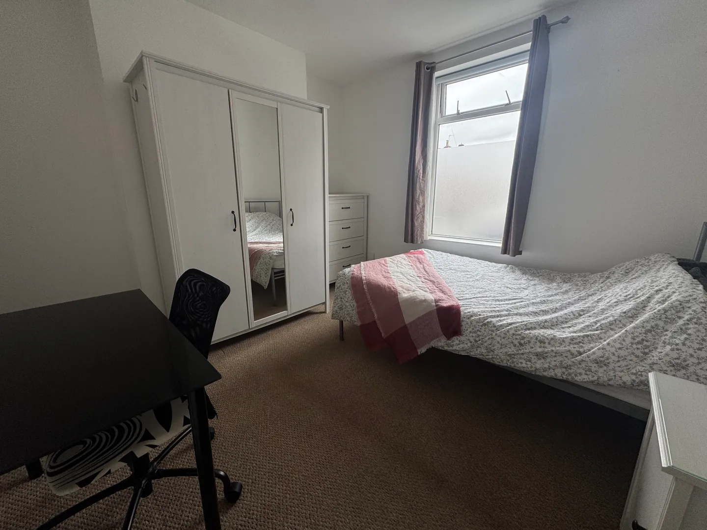 Spacious 3 Bed House // AUG 2026 - Image 7