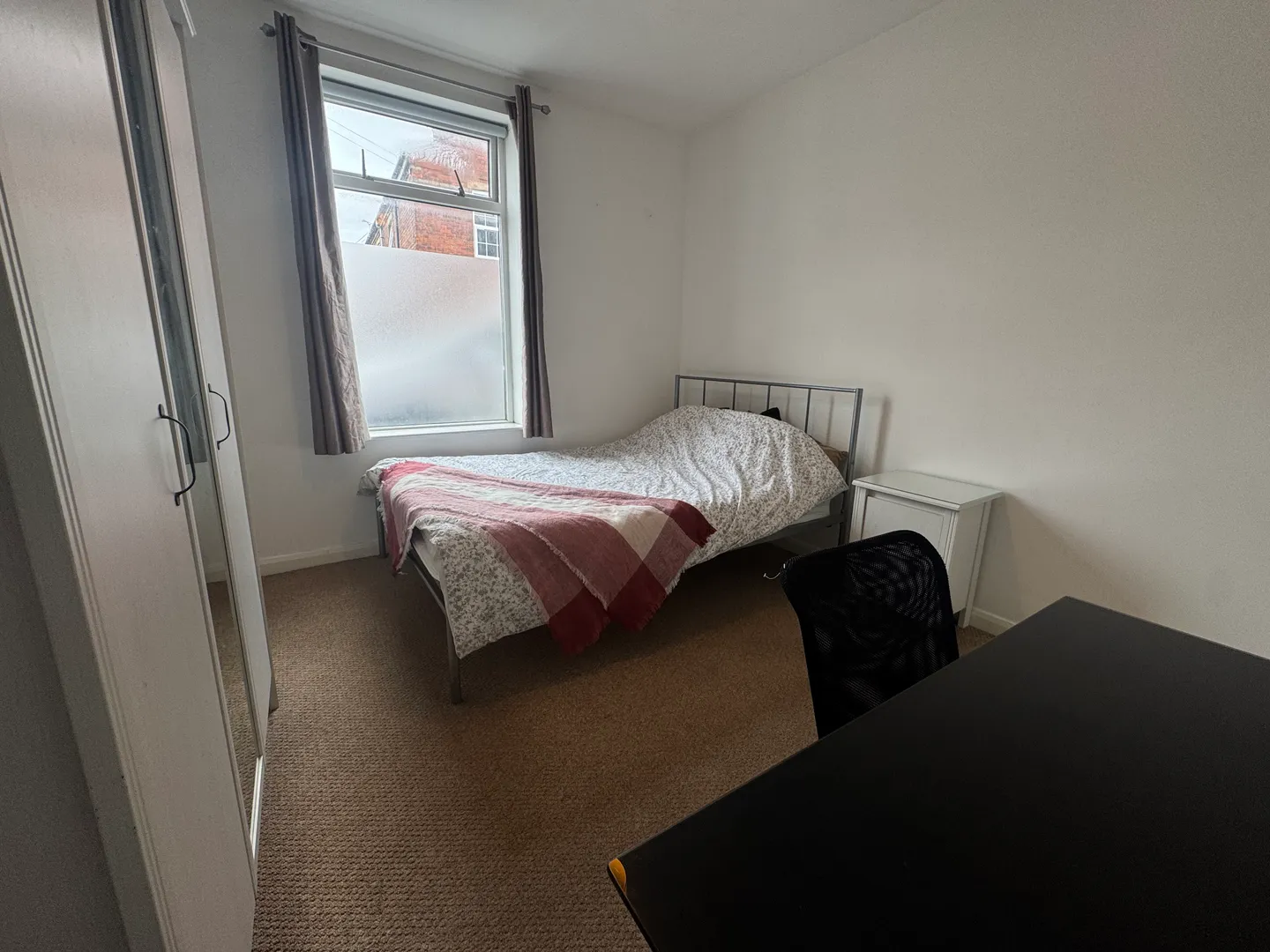 Spacious 3 Bed House // AUG 2026 - Image 5
