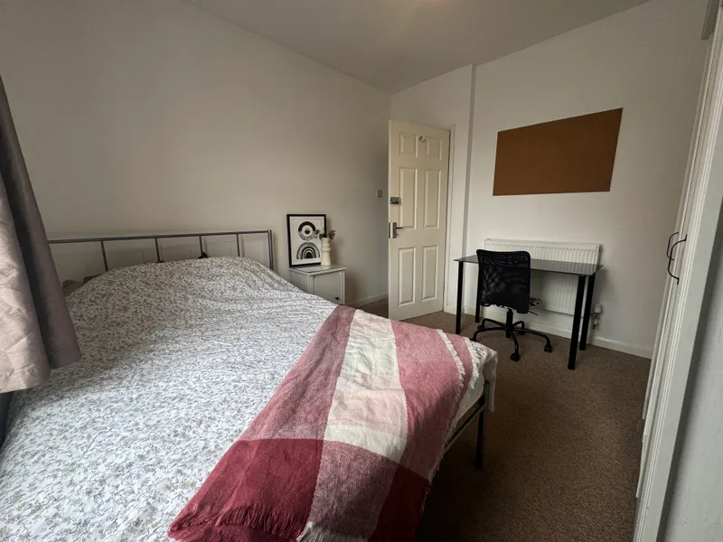 Spacious 3 Bed House // AUG 2026 - Thumbnail 22