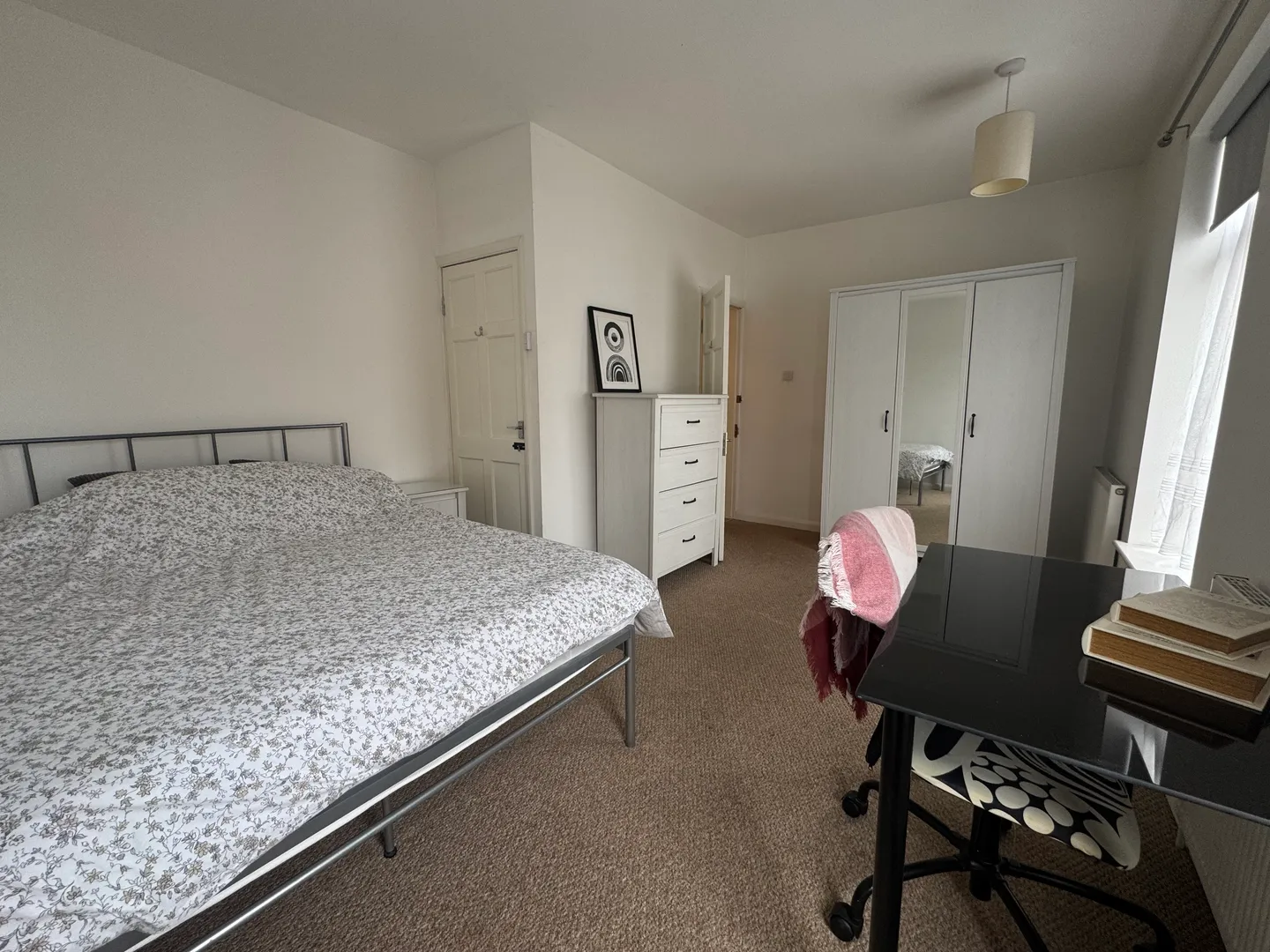 Spacious 3 Bed House // AUG 2026 - Image 3