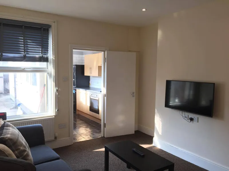 3 Bed Student House // Popular Area // Aug 2026 - Thumbnail 10