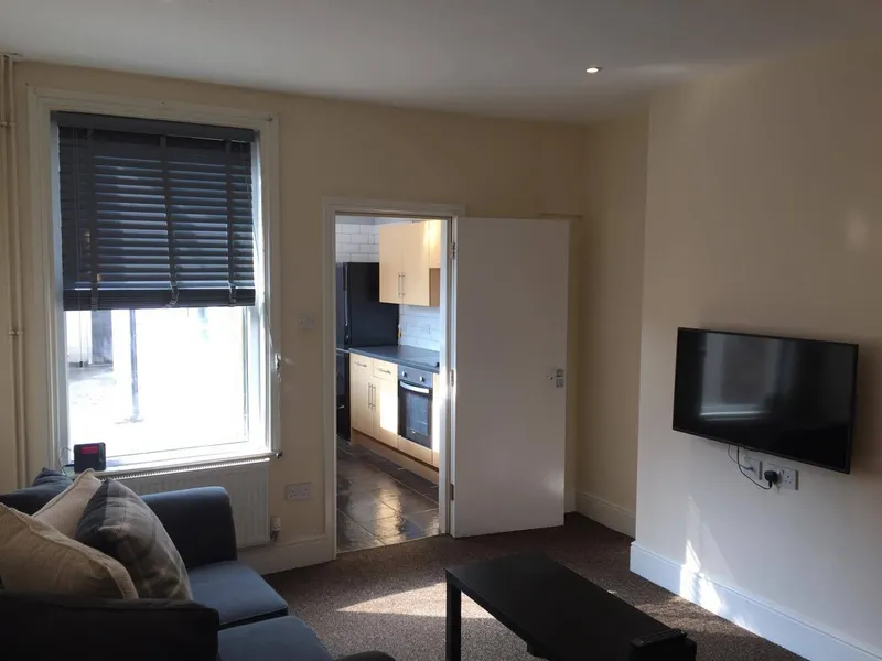 3 Bed Student House // Popular Area // Aug 2026 - Thumbnail 4